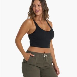 Vuori Black Heather Halo Performance Crop
